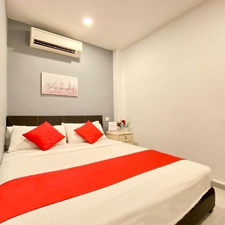 Spot On 90283 Twenty Seven Muntri Hotel Tanjung Bungah  Eksteriør billede