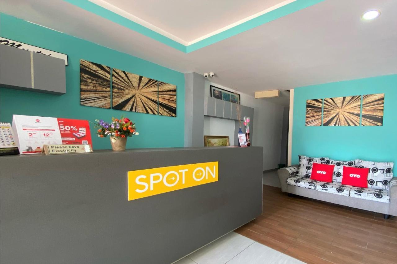 Spot On 90283 Twenty Seven Muntri Hotel Tanjung Bungah  Eksteriør billede